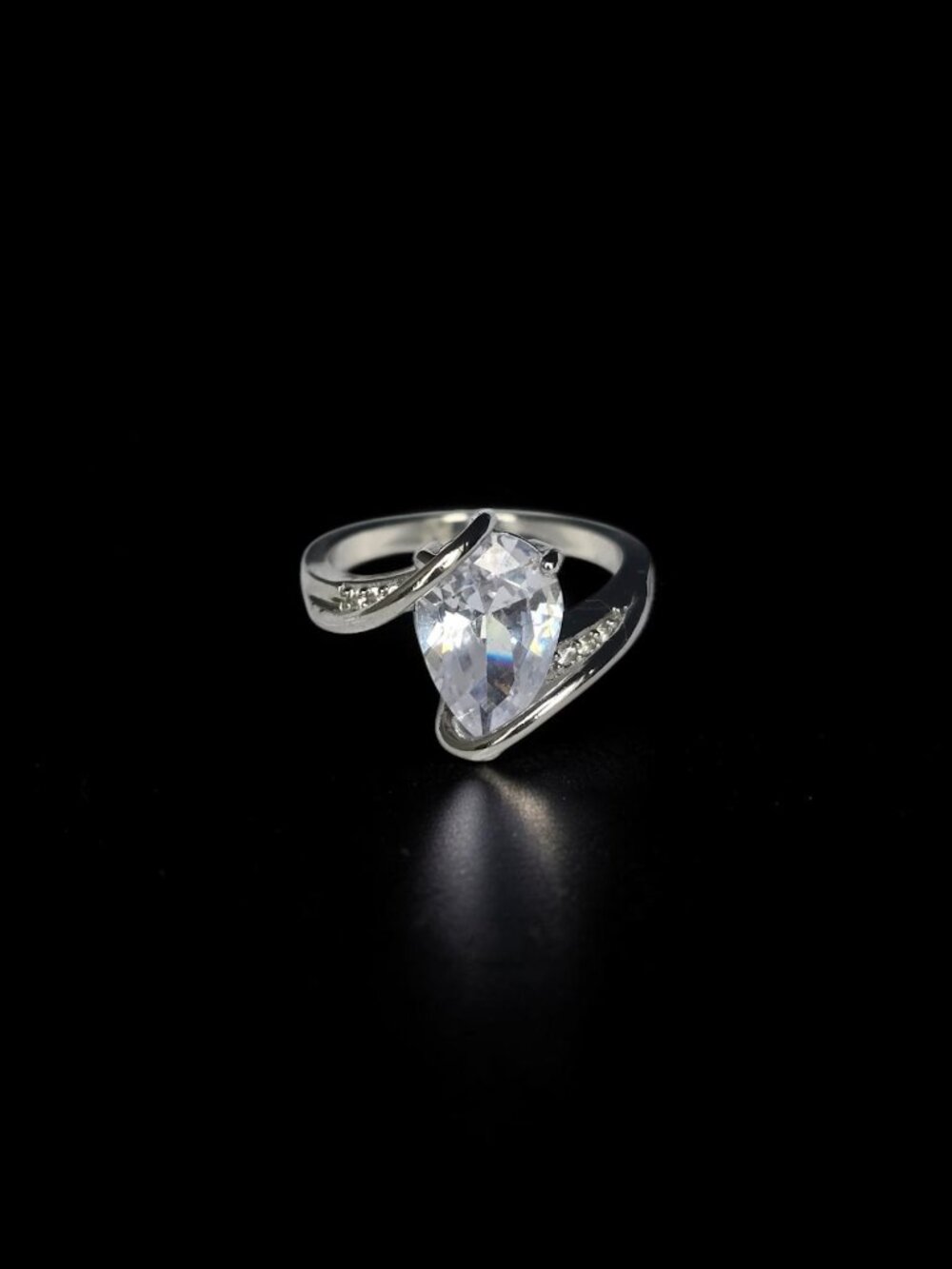 Silver-Tone Pear Cut Bypass Ring - Dainty Teardrop Statement Size 7 NWOT